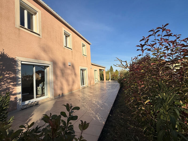 Maison contemporaine - 202 m² - 7 pièces
