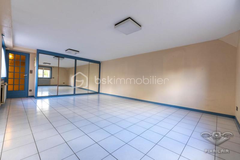 Maison traditionnelle - 163 m² - 6 pièces