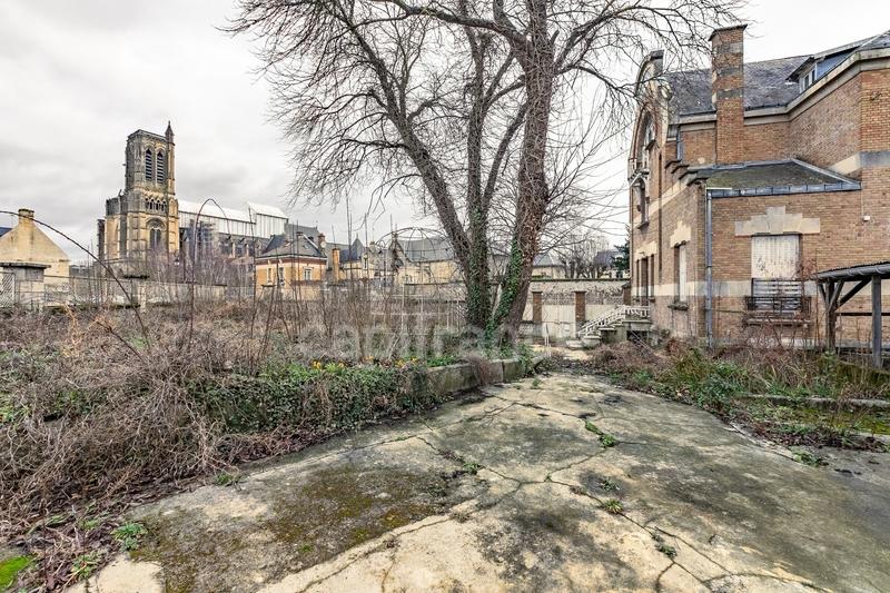 Maison - 180 m² - 8 pièces