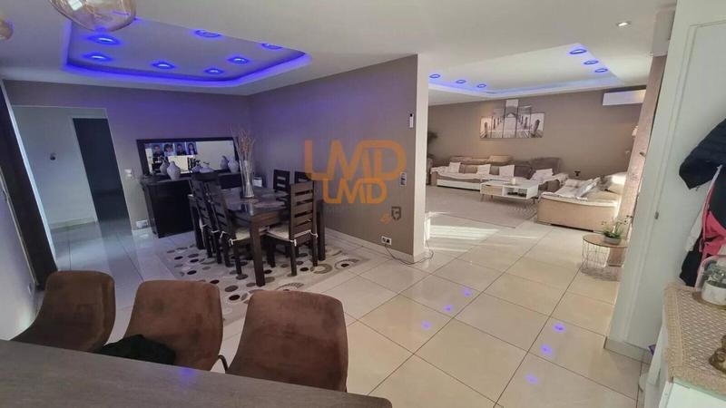 Propriété - 250 m² - 7 pièces