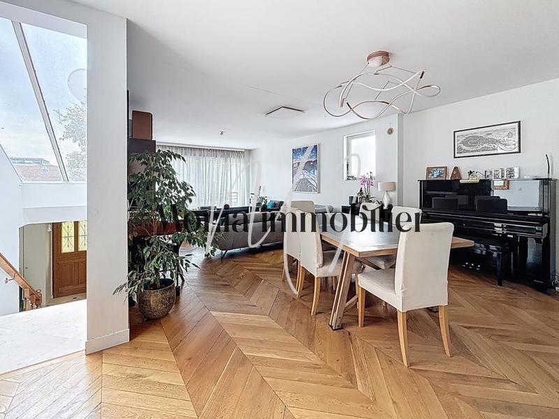 Pavillon - 160 m² - 7 pièces