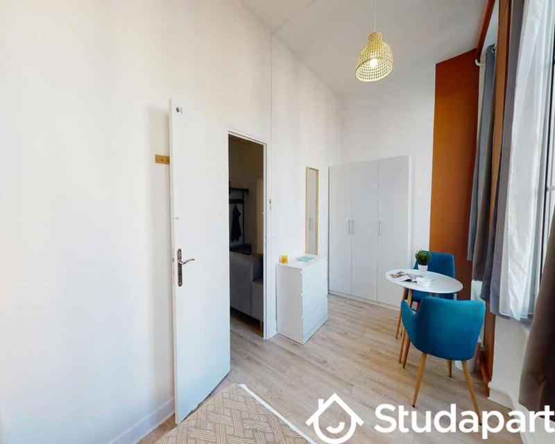 Chambre - 100 m² - 1 pièce