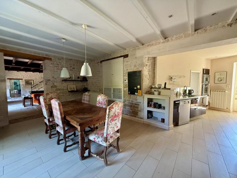 Maison - 335 m² - 10 pièces