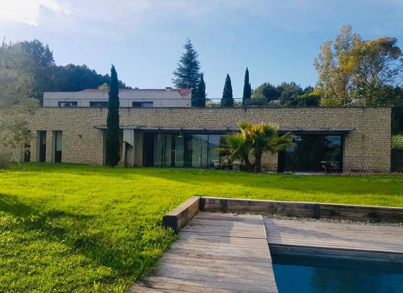 Maison - 242 m² - 7 pièces