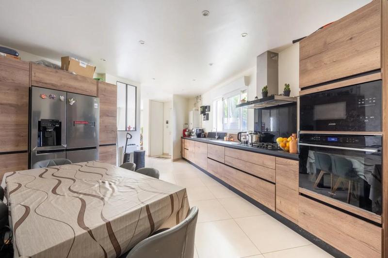 Maison - 98 m² - 5 pièces