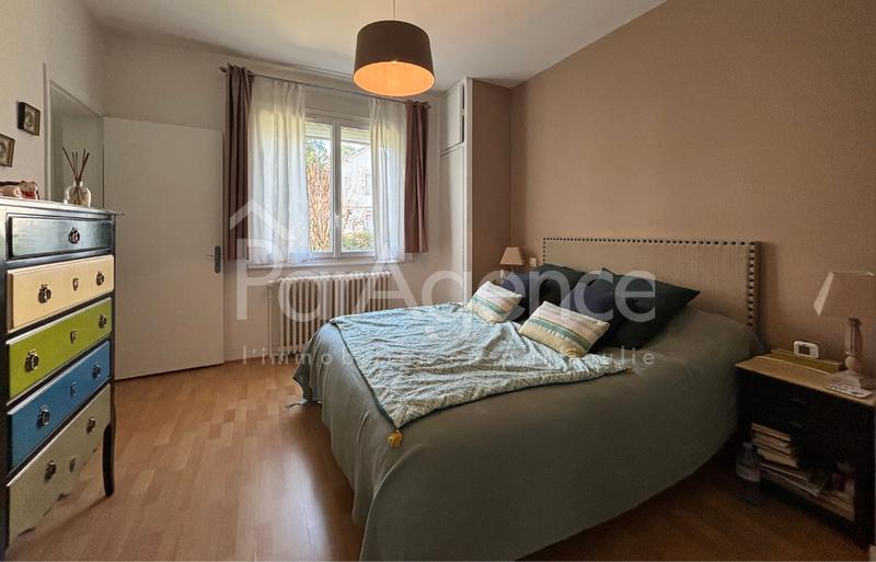 Maison - 248 m² - 9 pièces