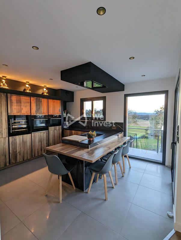 Maison - 260 m² - 6 pièces