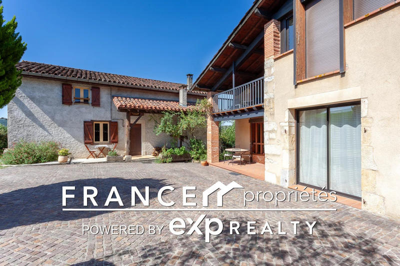 Maison - 223 m² - 7 pièces