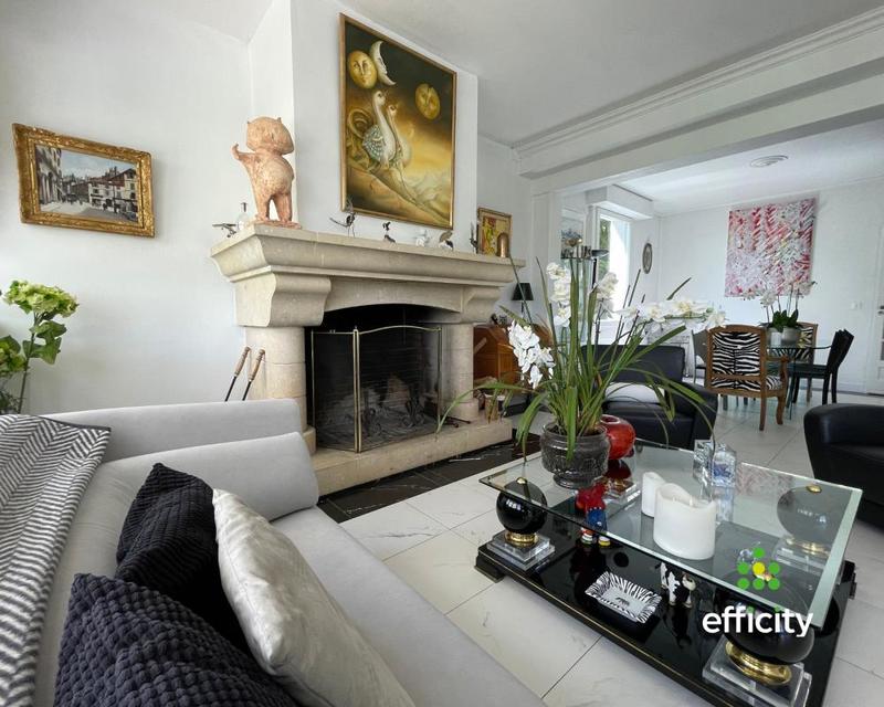 Maison - 275 m² - 9 pièces