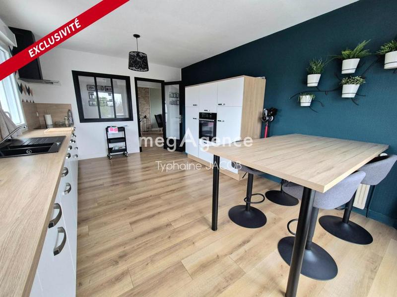 Maison traditionnelle - 176 m² - 8 pièces