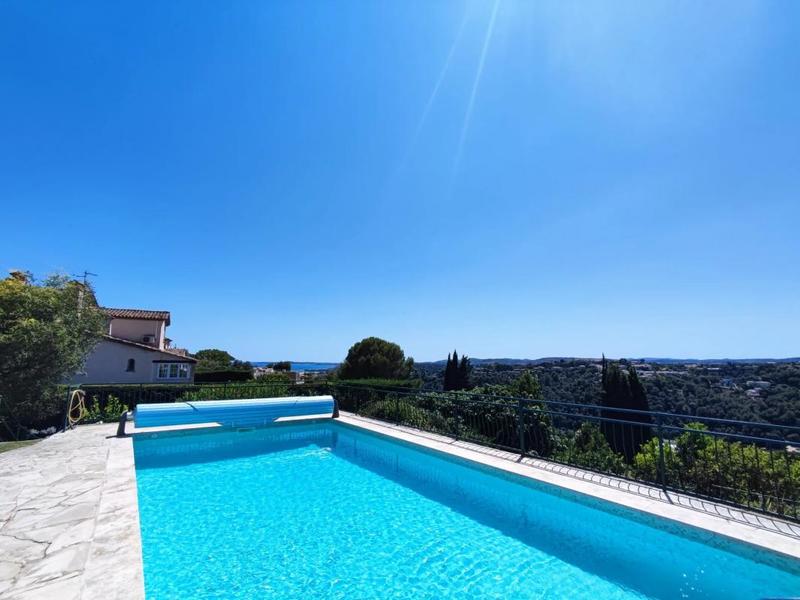 Villa - 180 m² - 6 pièces