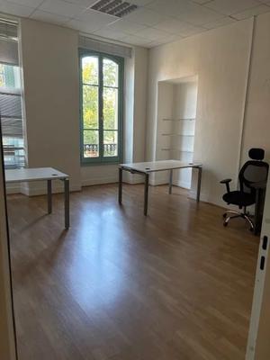 Local commercial - 130 m² - 4 pièces