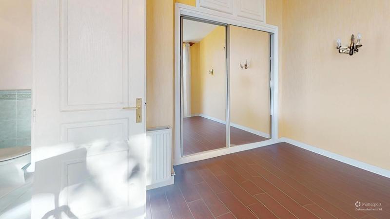 Maison - 260 m² - 8 pièces