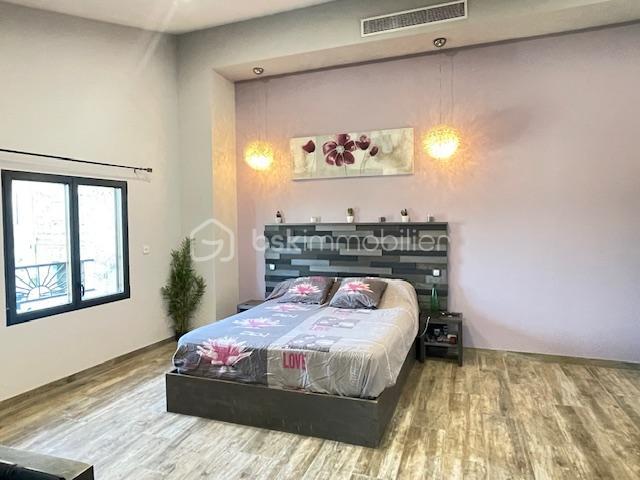 Maison - 257 m² - 9 pièces