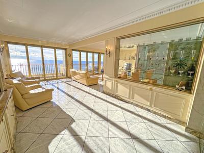 Appartement - 174 m² - 6 pièces