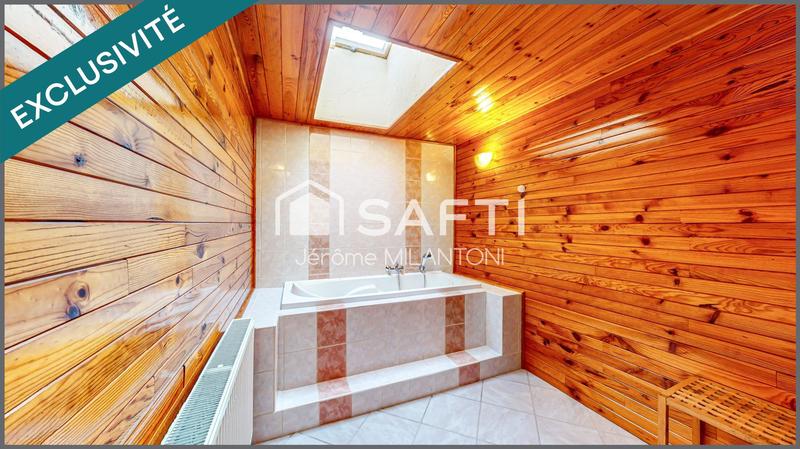 Maison - 311 m² - 10 pièces