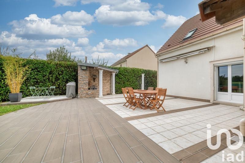 Maison - 218 m² - 8 pièces