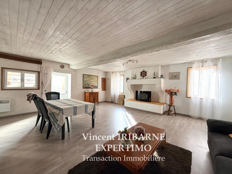 Maison - 202 m² - 7 pièces