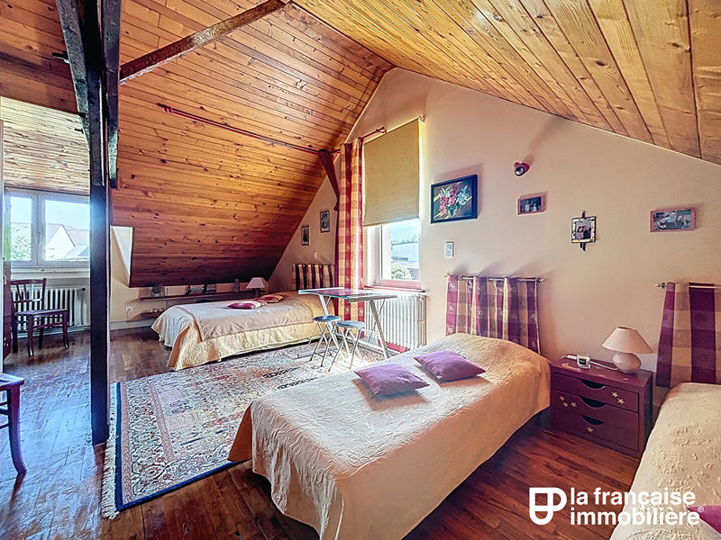 Maison - 249 m² - 8 pièces