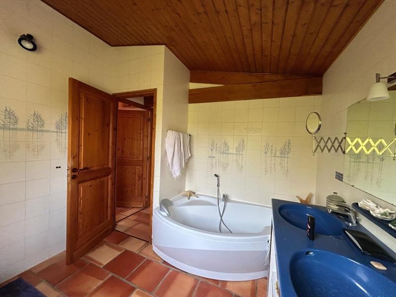 Maison - 182 m² - 10 pièces