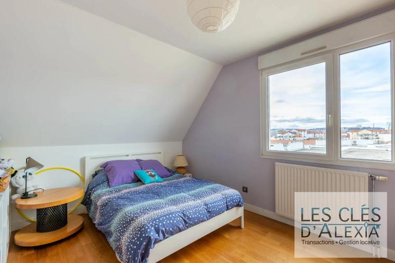 Appartement - 153 m² - 6 pièces