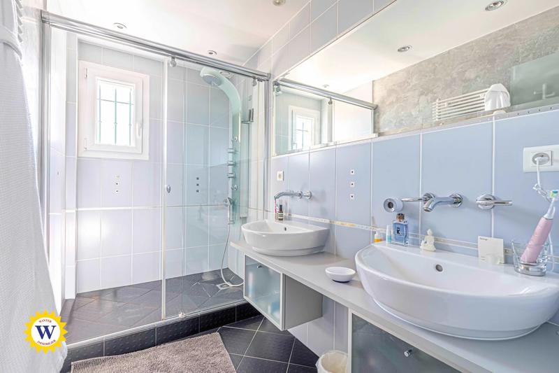 Villa - 220 m² - 6 pièces