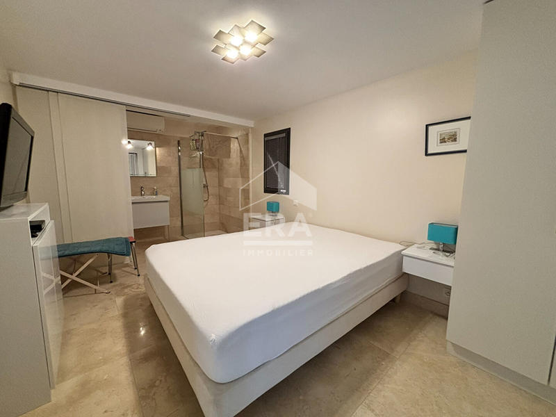 Maison - 225 m² - 7 pièces