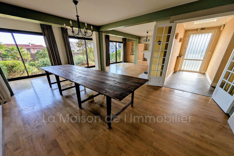 Maison - 167 m² - 8 pièces