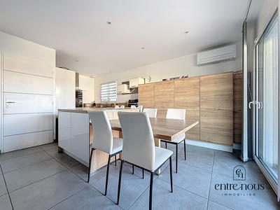 Maison - 90 m² - 4 pièces