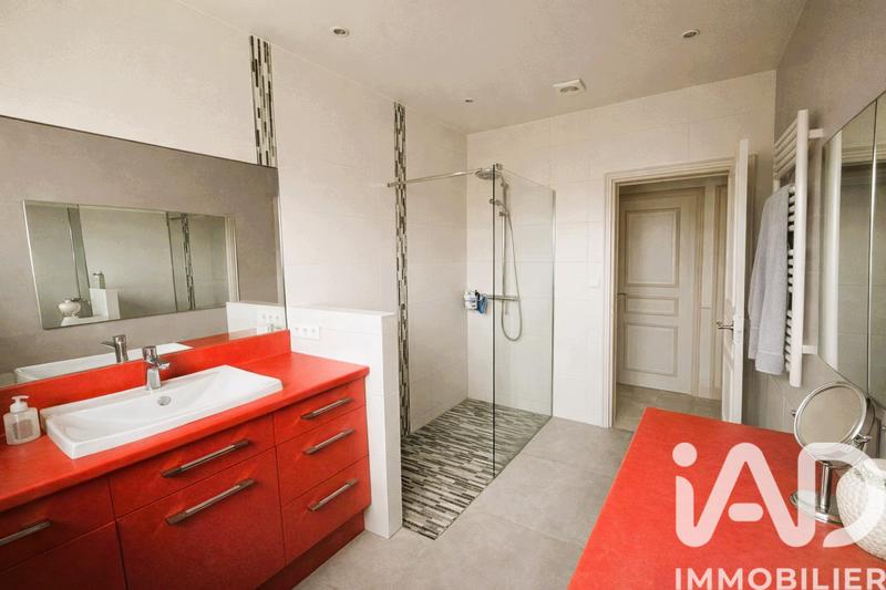 Maison - 260 m² - 7 pièces