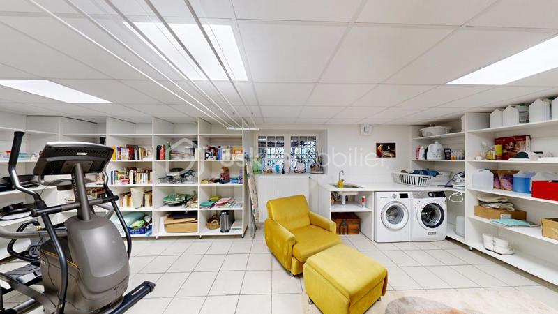 Maison - 213 m² - 8 pièces