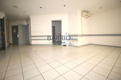 Local commercial - 214 m² - 1 pièce