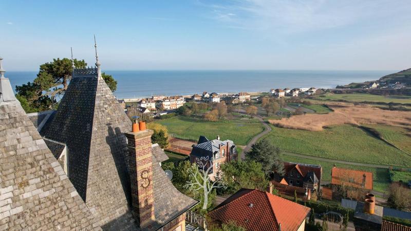 Villa - 303 m² - 12 pièces