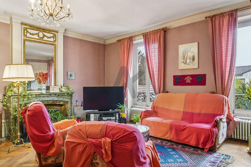 Appartement - 140 m² - 5 pièces