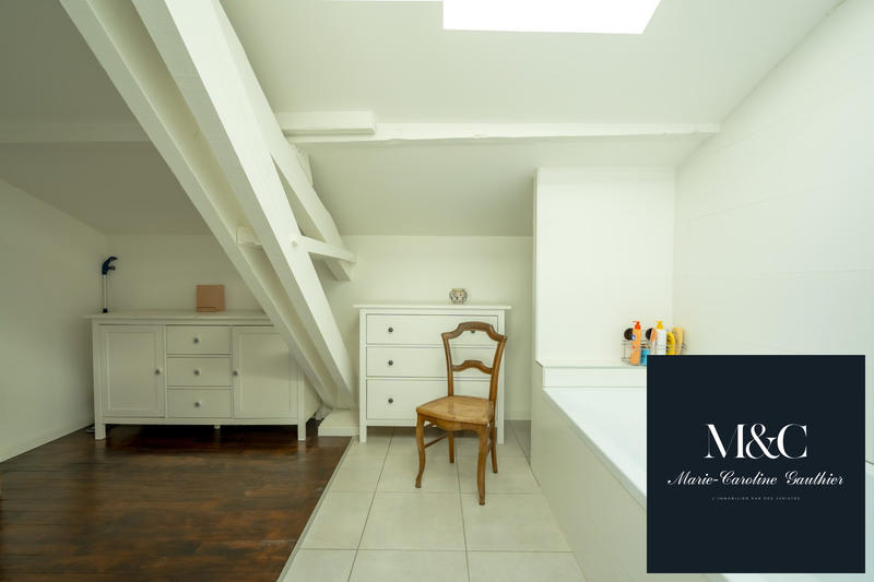 Maison traditionnelle - 235 m² - 7 pièces