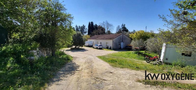 Propriété - 800 m²