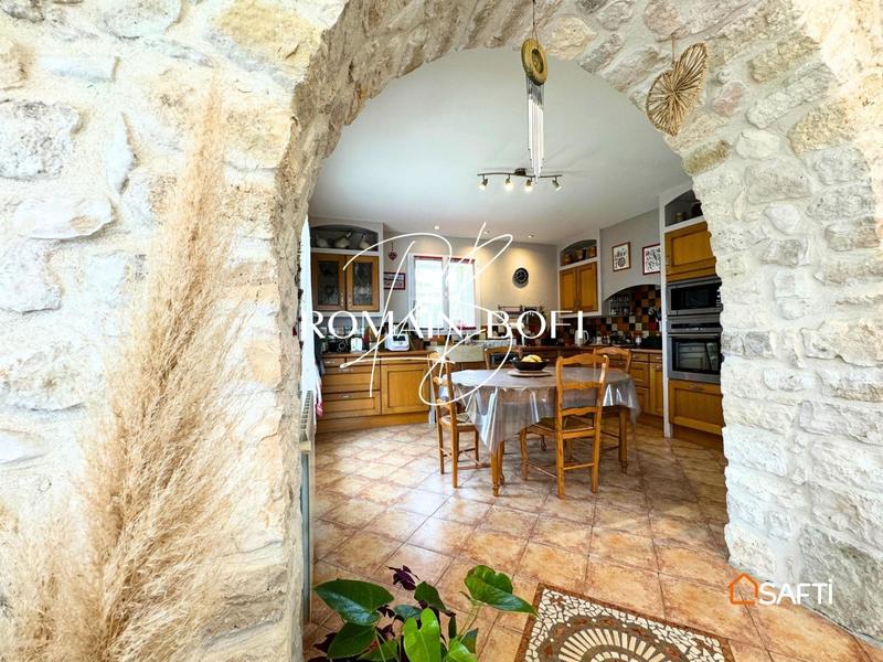 Maison - 250 m² - 11 pièces