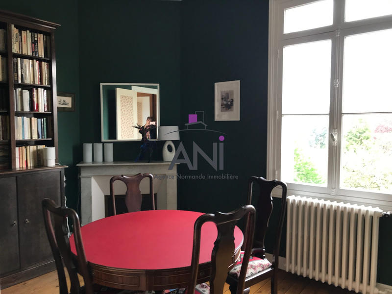 Maison - 303 m² - 12 pièces