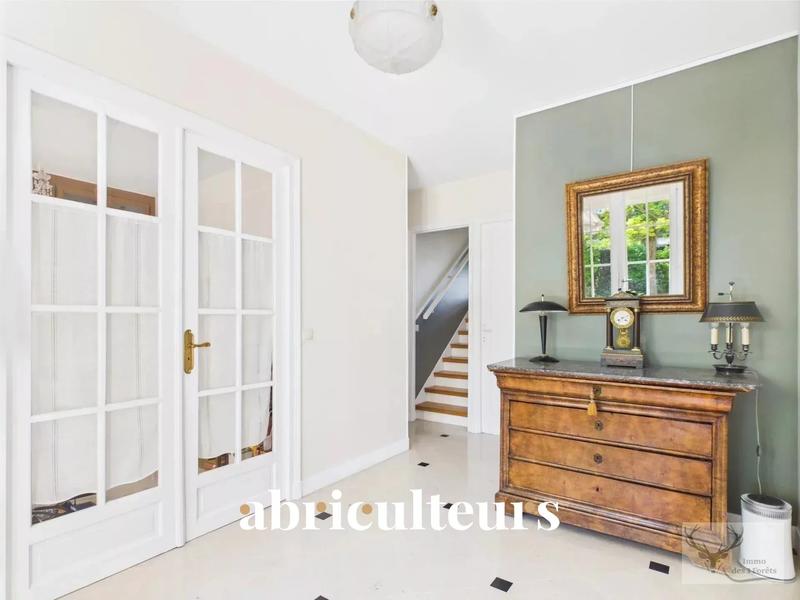 Maison - 200 m² - 11 pièces