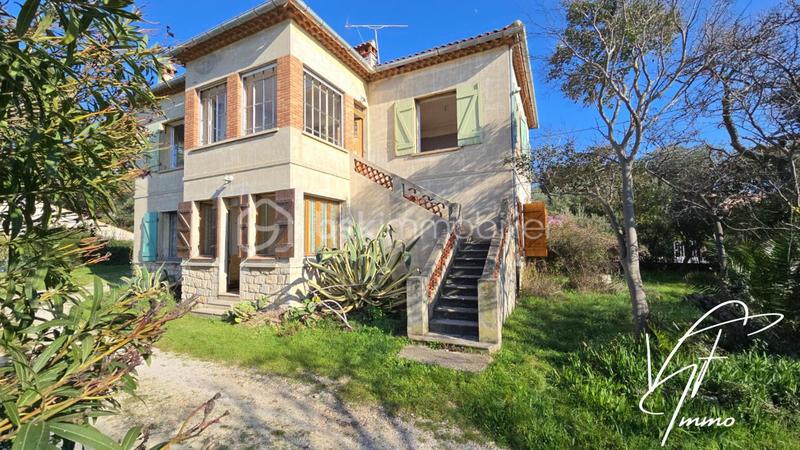 Maison - 202 m² - 9 pièces