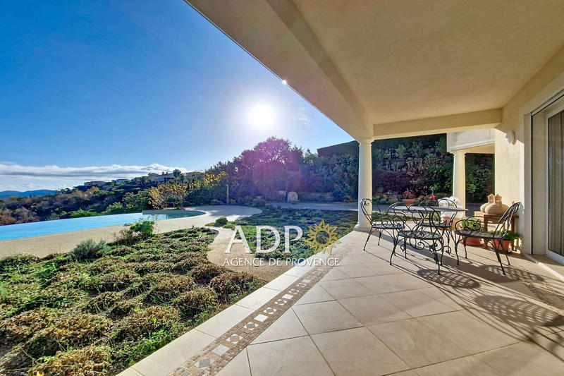 Maison - 212 m² - 5 pièces