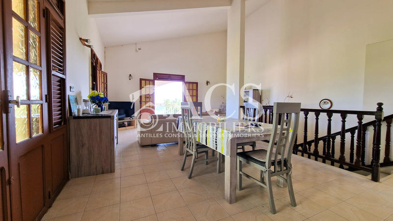 Maison - 238 m² - 9 pièces