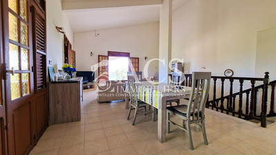 Maison - 238 m² - 9 pièces