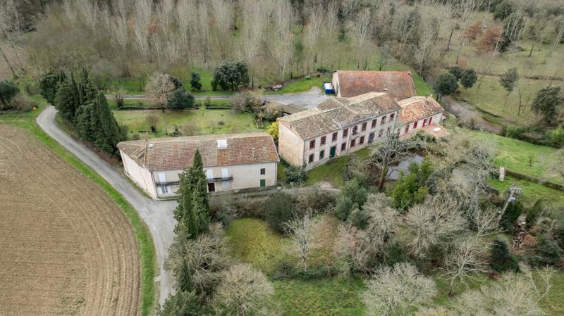 Maison - 298 m² - 13 pièces