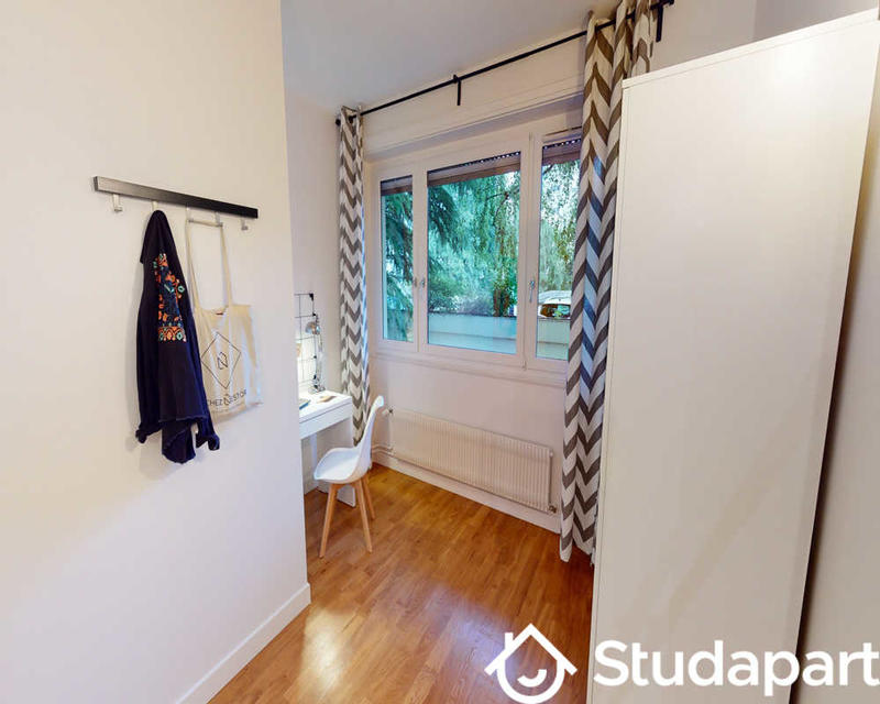 Chambre - 150 m² - 1 pièce