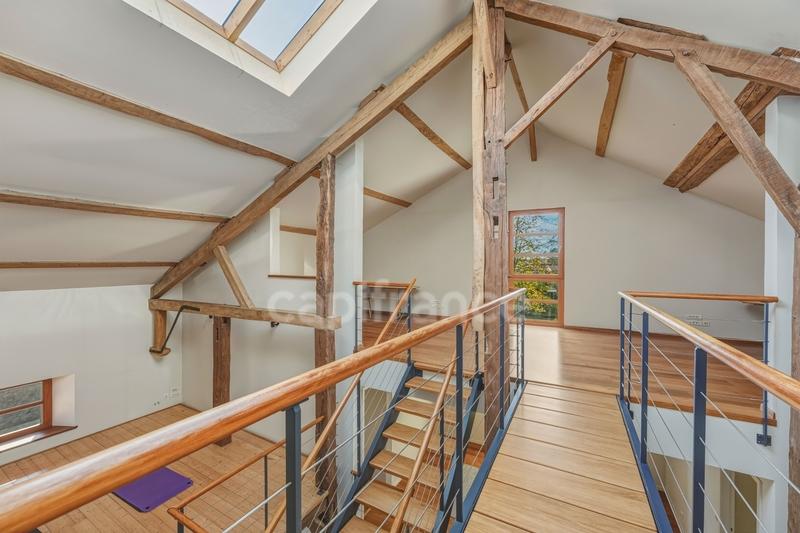 Maison - 328 m² - 8 pièces