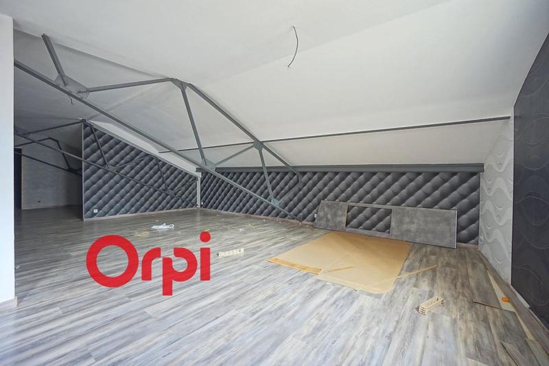 Local commercial - 592 m²