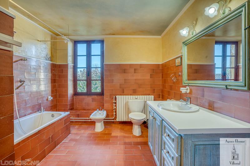 Maison traditionnelle - 318 m² - 12 pièces