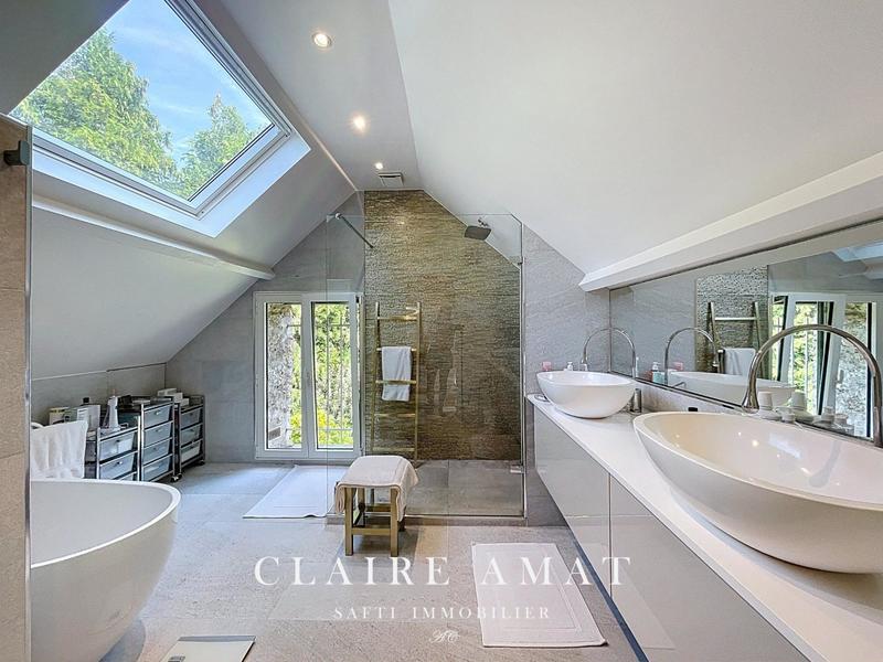 Maison de maîtres - 270 m² - 7 pièces