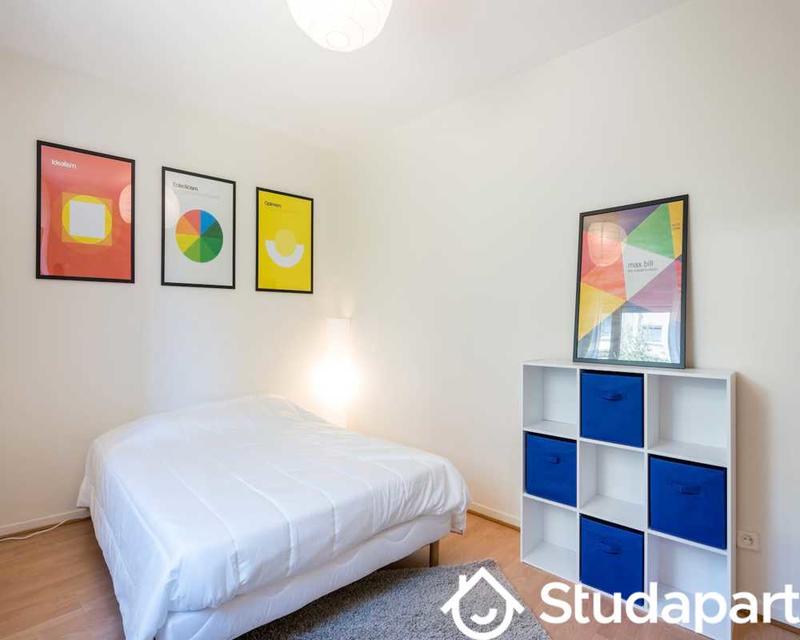 Chambre - 80 m² - 1 pièce